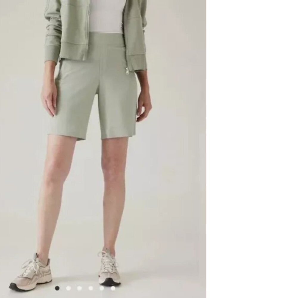 Athleta Brooklyn bermuda shorts light green fern green size 10 like new